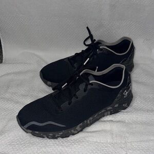 Under Armour Men's Black and Gray Athletic Shoes